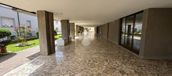 Apartamento de 4 dormitorios en Ponte San Pietro, Italy No. 305638 37