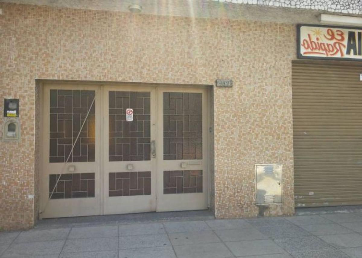 4 bedrooms House in Lanus, Argentina No. 75742