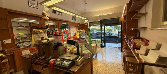 45m² Commercial property in Cecina, Italy No. 263455 3