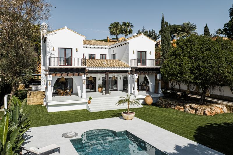 5 bedrooms Villa in Marbella, Spain No. 82178