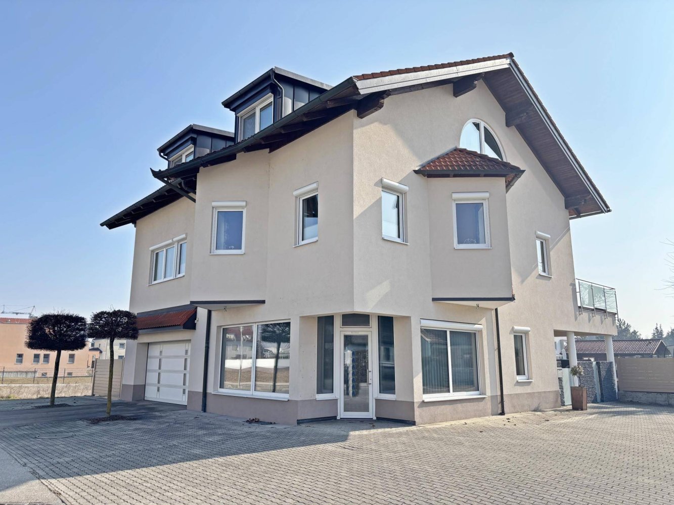 320m² Building in Marchtrenk, Austria No. 110979