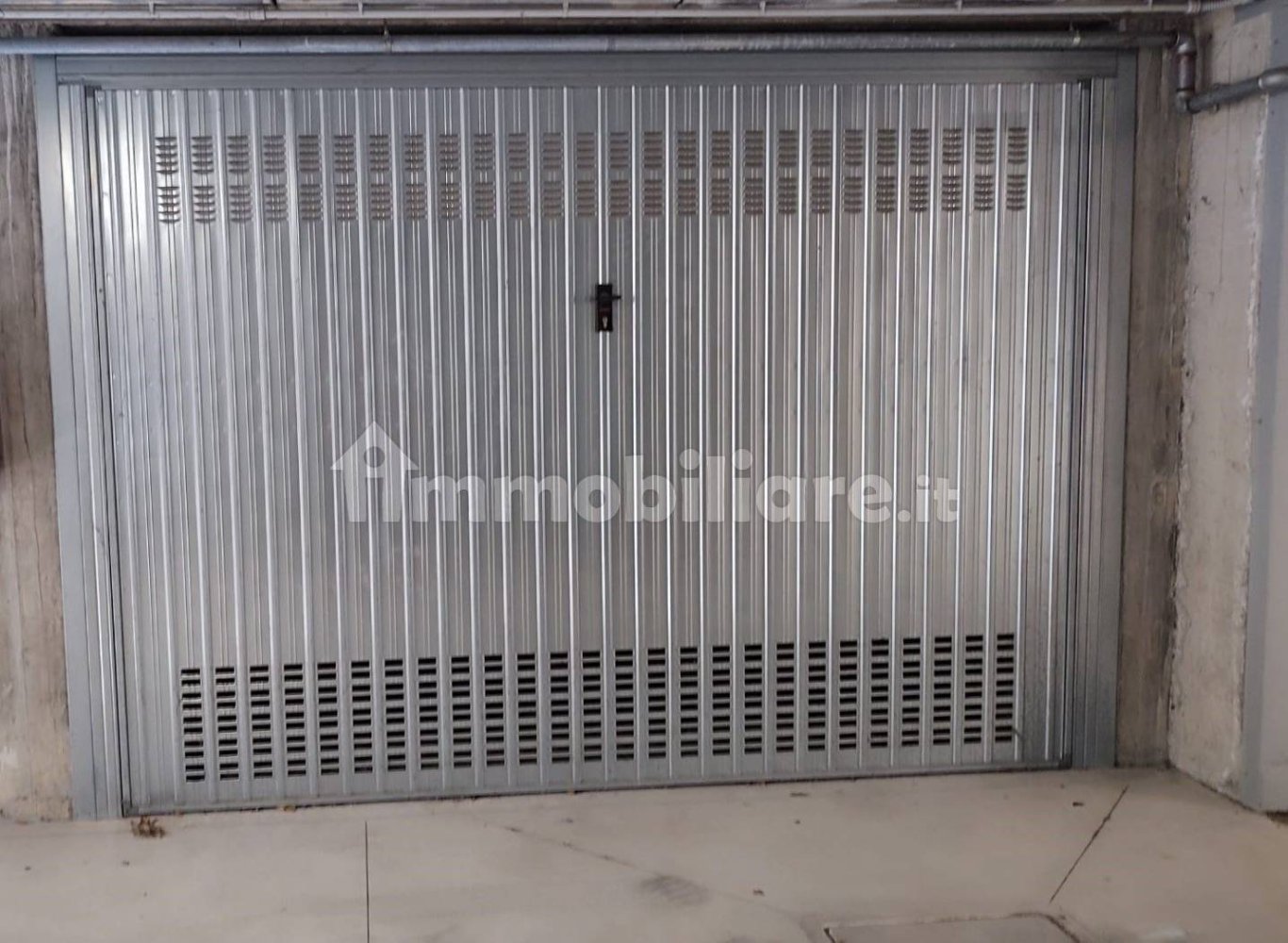 Garage à Carugo, Italy 18m² No. 349724