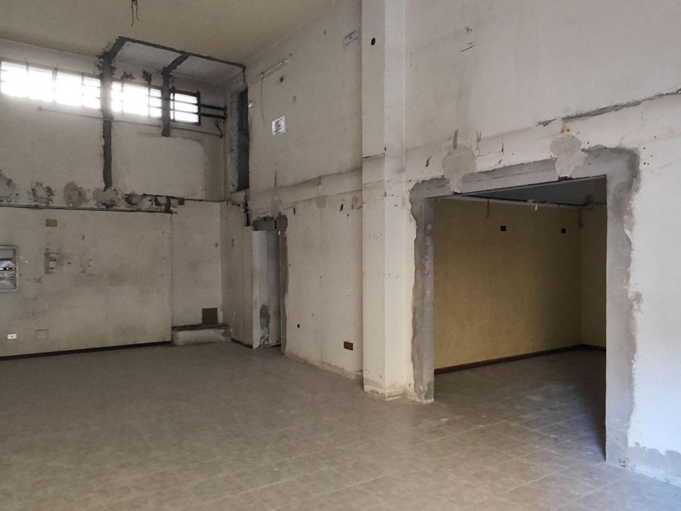 Propiedad comercial en Cagliari, Italy 110 m² No. 376324