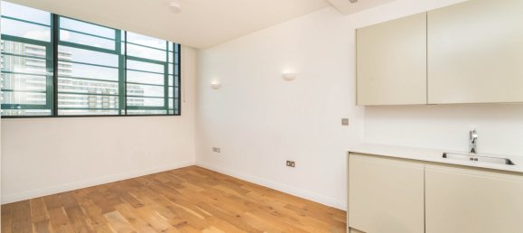 Apartment in Greenford, United Kingdom No. 1818 15