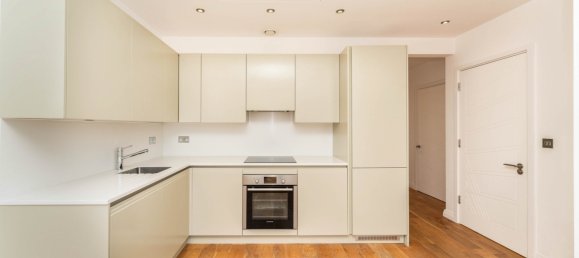 Apartment in Greenford, United Kingdom No. 1818 2