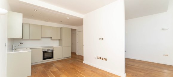 Apartment in Greenford, United Kingdom No. 1818 3