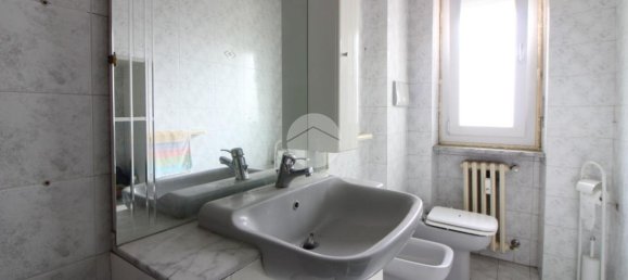 3 rooms Apartment in Turin, Italy No. 144624 8