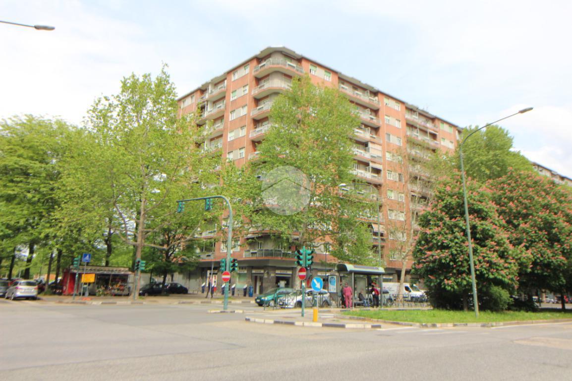 3 rooms Apartment in Turin, Italy No. 144624