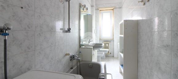 3 rooms Apartment in Turin, Italy No. 144624 7