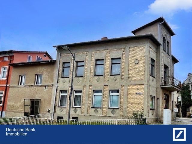 13 rooms Building in Mecklenburgische Seenplatte, Germany No. 269870