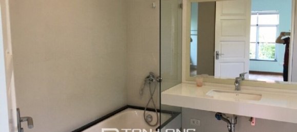 Casa de 3 dormitorios en Tay Ho, Vietnam No. 1645 3