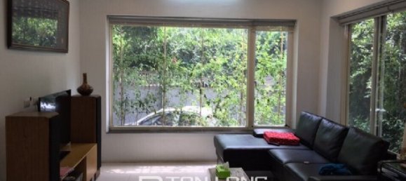 Casa de 3 dormitorios en Tay Ho, Vietnam No. 1645 2