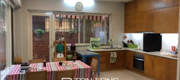 Casa de 3 dormitorios en Tay Ho, Vietnam No. 1645 4