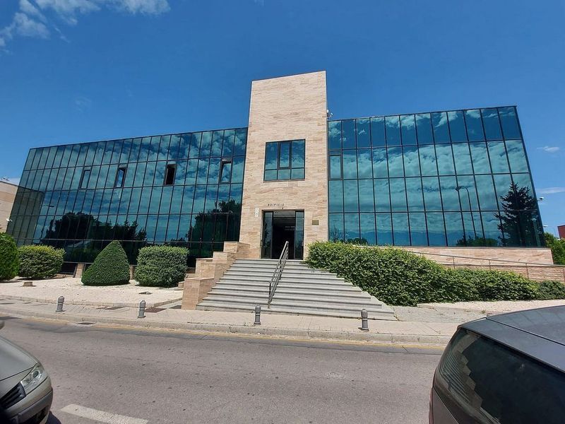  Commercial property in Granada, Spain No. 224689