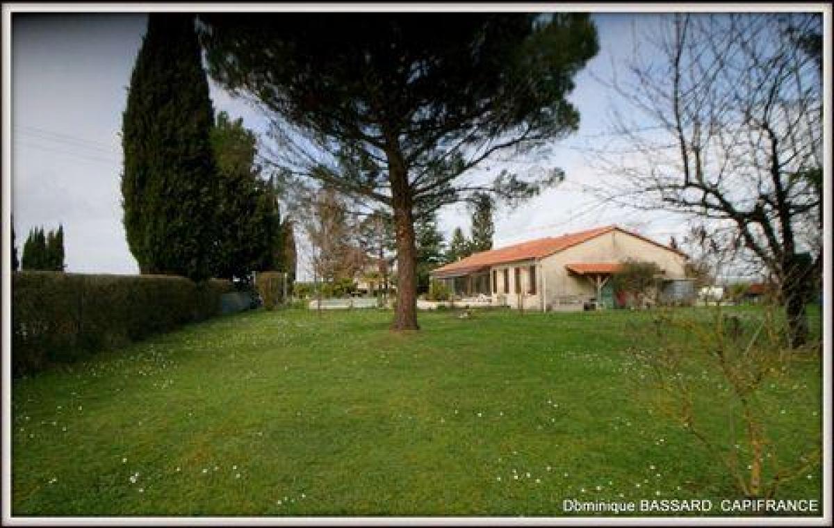 5 bedrooms House in Reignac, France No. 29850