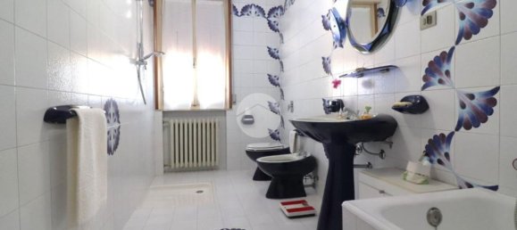 Дом с 5 комнатами в Ронкоферраро, Италия № 238894 39