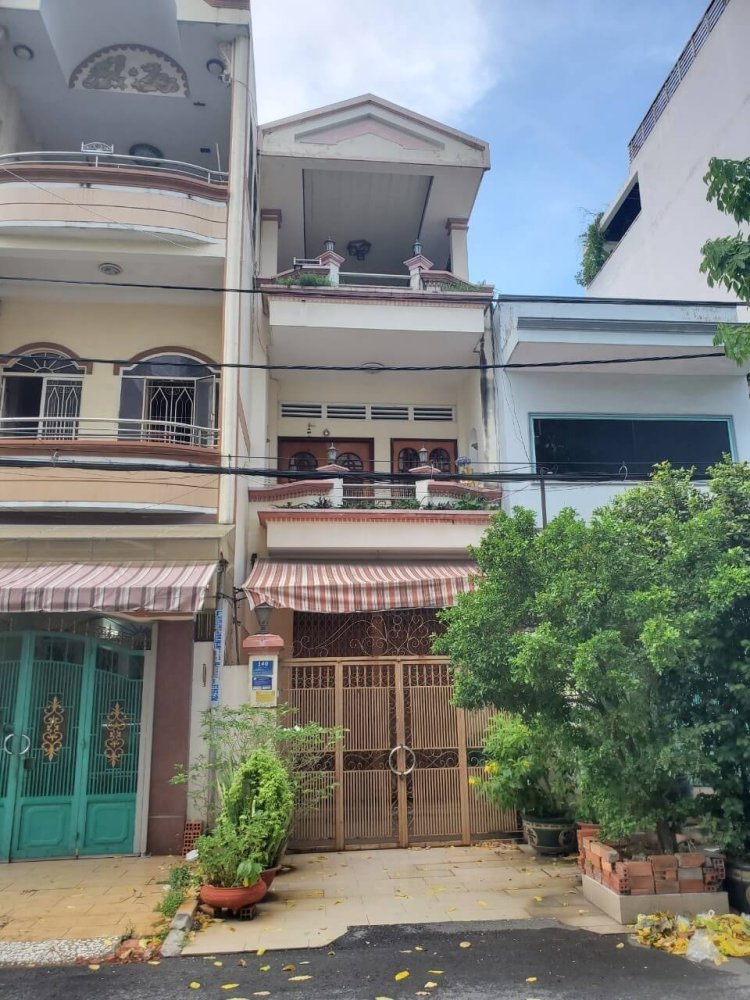 Adosado en District 7, Vietnam 3.92 m² No. 7882