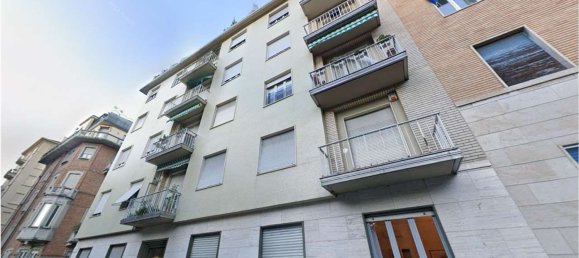 5 rooms Apartment in Turin, Italy No. 10185 3