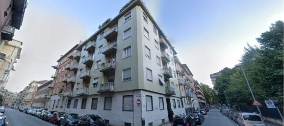 5 rooms Apartment in Turin, Italy No. 10185 2