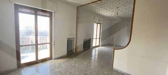 5 rooms Apartment in Bari, Italy No. 22620 3