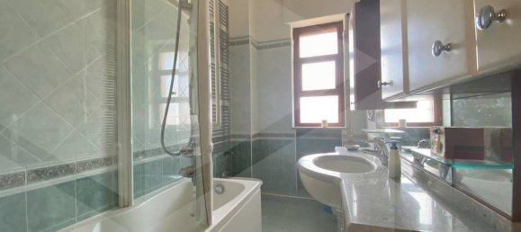 5 rooms Apartment in Bari, Italy No. 22620 14