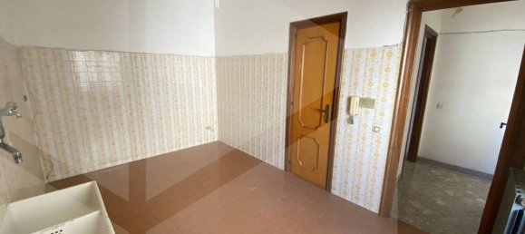 5 rooms Apartment in Bari, Italy No. 22620 9