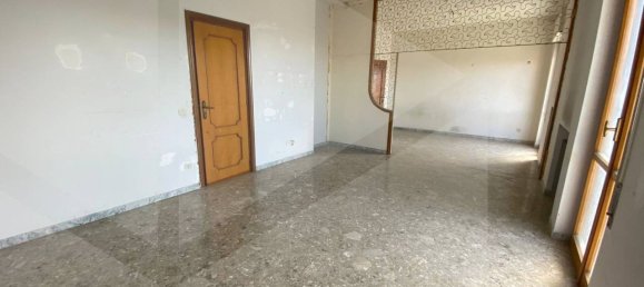 5 rooms Apartment in Bari, Italy No. 22620 5