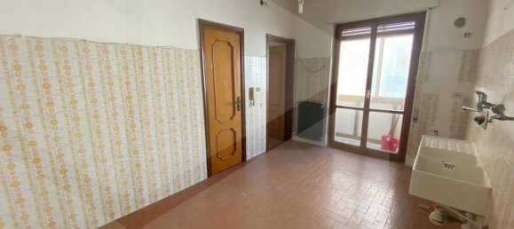 5 rooms Apartment in Bari, Italy No. 22620 10