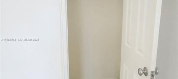 2 chambres propriété commerciale à louer à Miami, Miami-Dade, Florida, USA № 614254 8