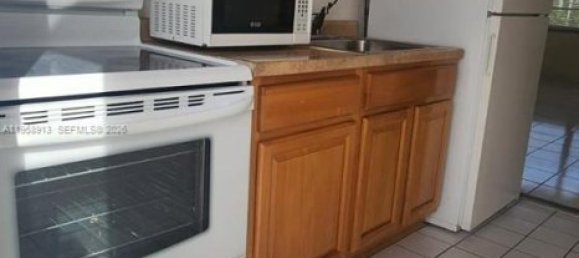 2 chambres propriété commerciale à louer à Miami, Miami-Dade, Florida, USA № 614254 2