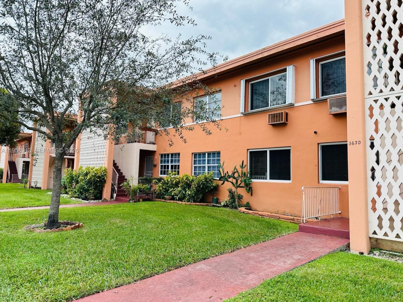 2 chambres propriété commerciale à louer à Miami, Miami-Dade, Florida, USA № 614254
