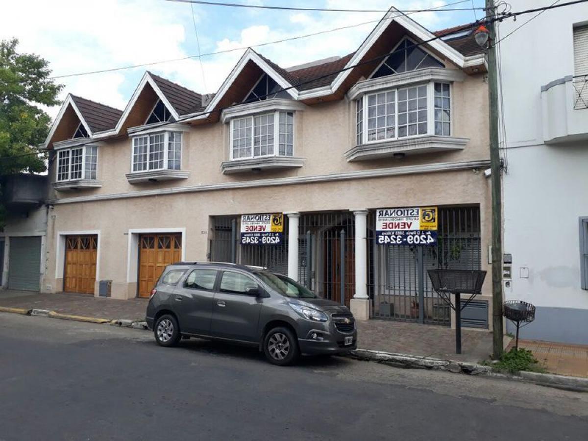 4 bedrooms House in Lanus, Argentina No. 4677