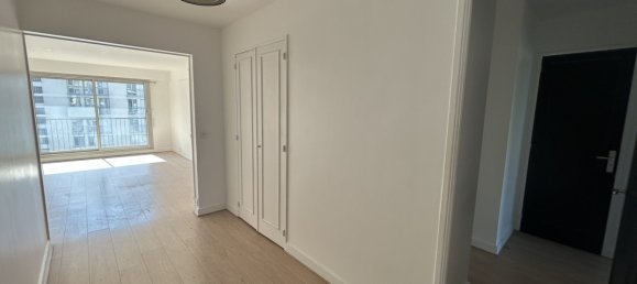 3 bedrooms Apartment in Paris, France No. 114245 8