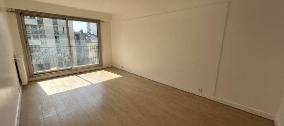 3 bedrooms Apartment in Paris, France No. 114245 2