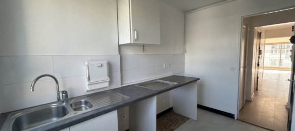 3 bedrooms Apartment in Paris, France No. 114245 7