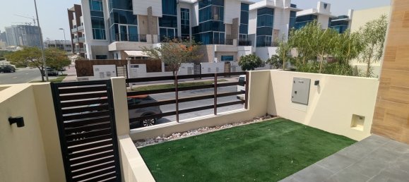 Villa de 4 dormitorios en Jumeirah Village Circle, UAE No. 110626 2