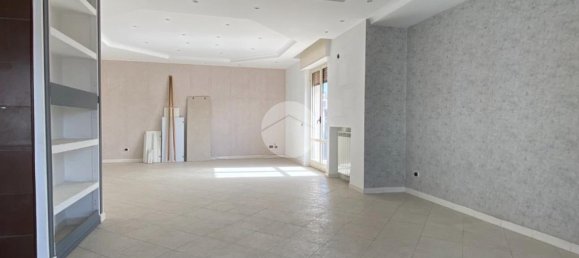 Квартира с 3 спальнями в Сан Джорджо а Кремано, Италия № 320798 5