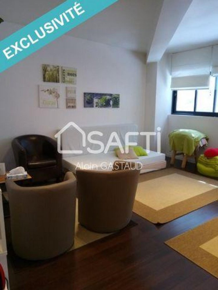 Büro in Saint-Raphael, France 67m², Nr. 18757