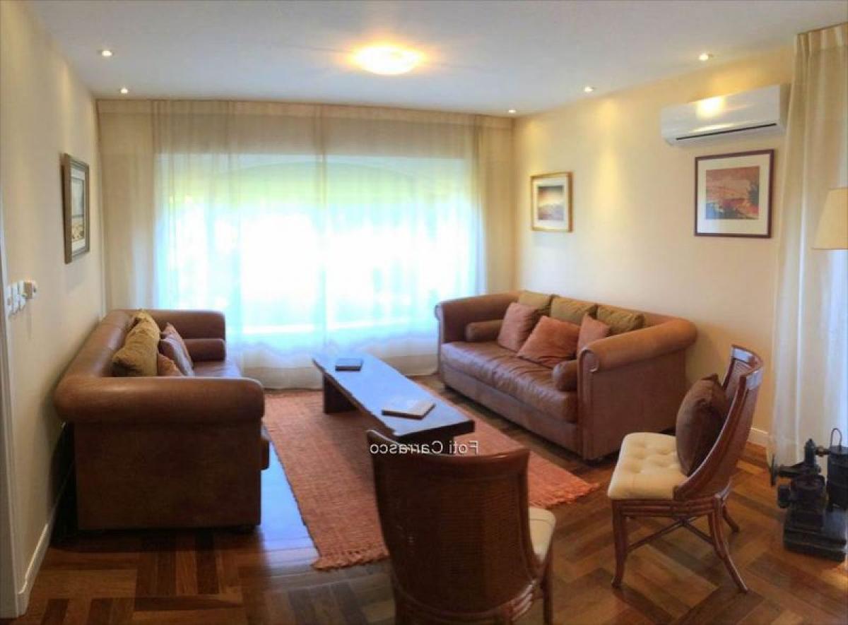 4 bedrooms House in Montevideo, Uruguay No. 6785