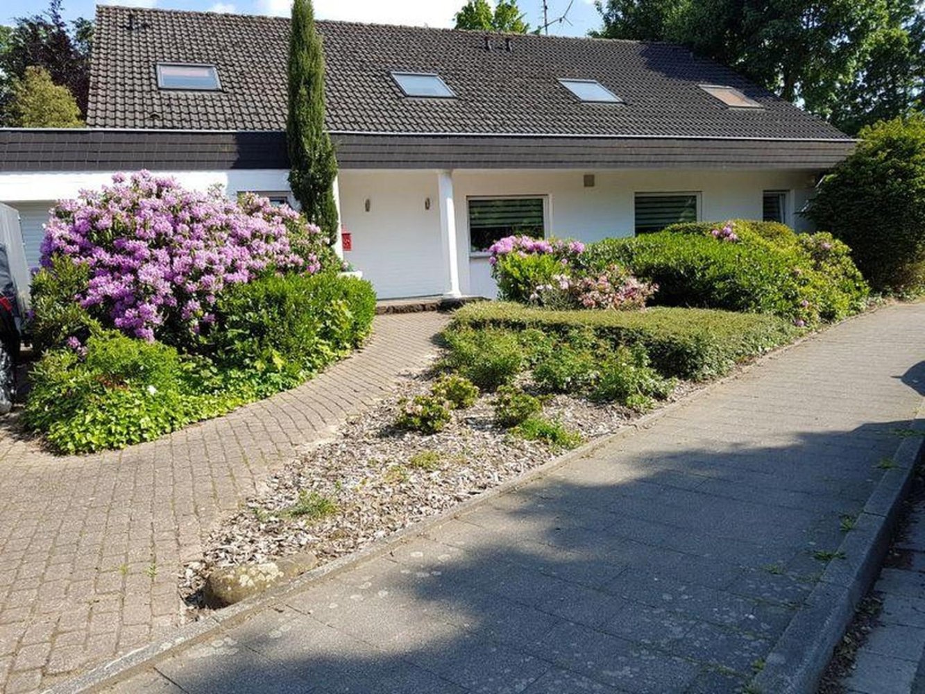 Casa de 13 habitaciónes en Neuss, Germany No. 267132