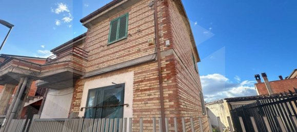 4 rooms House in Avezzano, Italy No. 18307 2