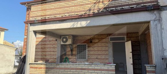 4 rooms House in Avezzano, Italy No. 18307 12