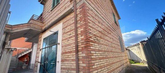 4 rooms House in Avezzano, Italy No. 18307 10