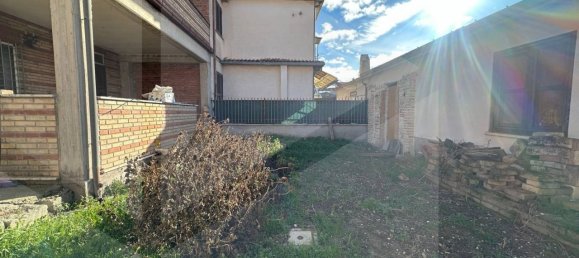 4 rooms House in Avezzano, Italy No. 18307 3