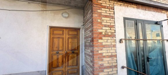 4 rooms House in Avezzano, Italy No. 18307 8