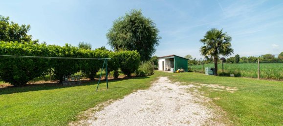 2 bedrooms House in Pordenone, Italy No. 300932 2