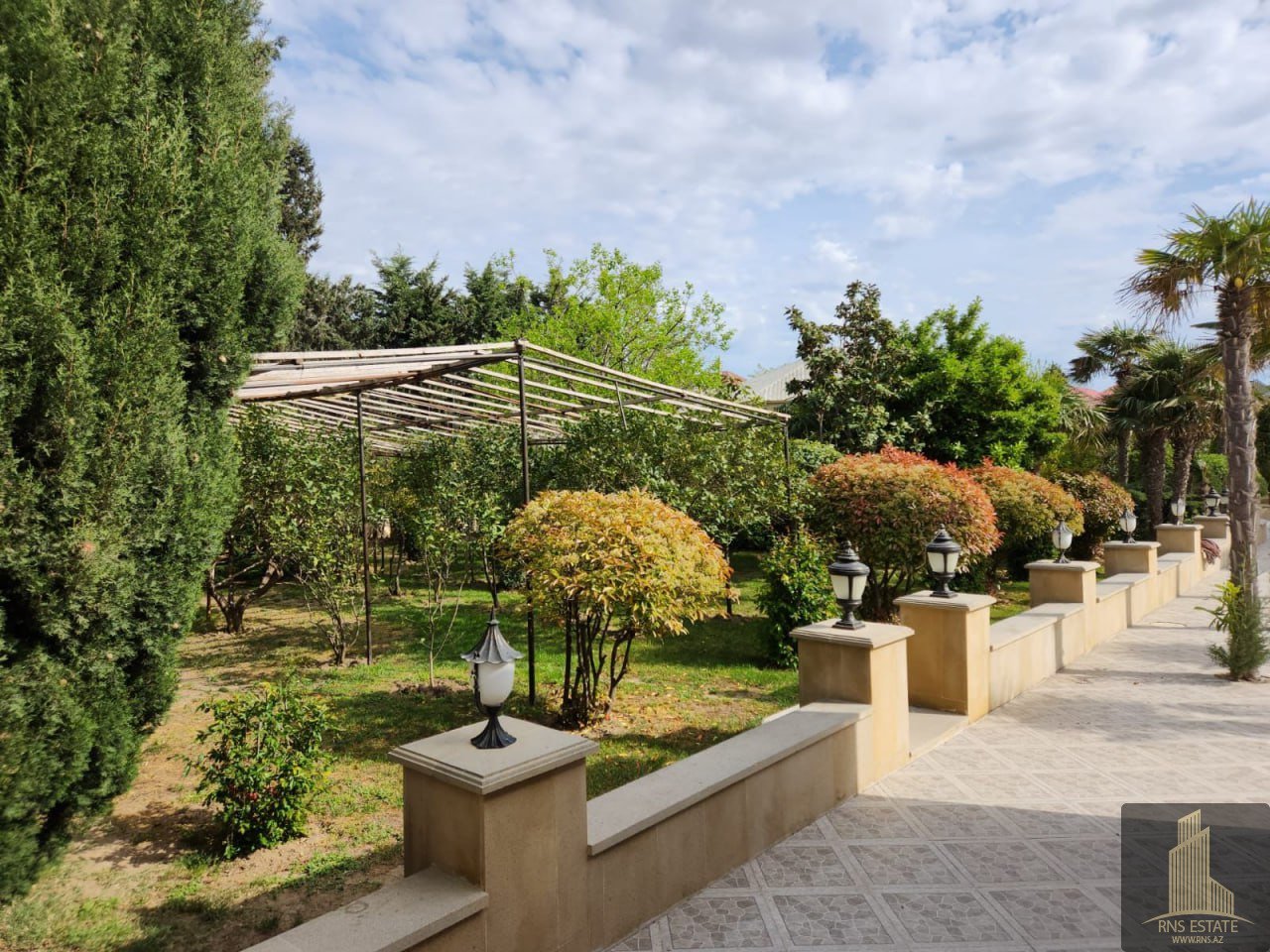 9 bedrooms House in Absheron, Azerbaijan No. 1182