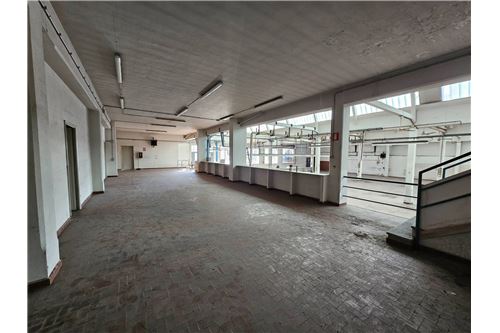 900m² Commercial property in Parabiago, Italy No. 279235