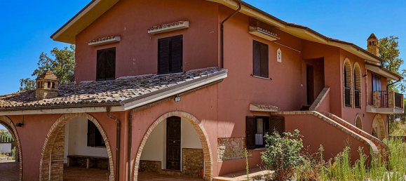 6 bedrooms Villa in Teramo, Italy No. 371489 2