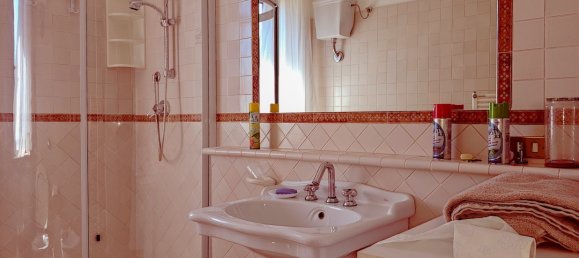 6 bedrooms Villa in Teramo, Italy No. 371489 12